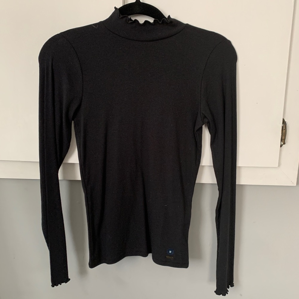 Hollister Lettuce Edge Turtle Neck